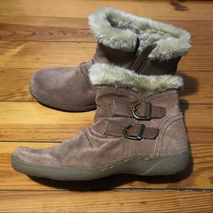 NWOT brown ankle boots